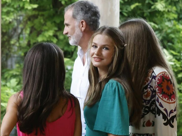 Casa Real distribuye 20 imágenes inéditas de la Princesa Leonor con motivo de su 18º cumpleaños