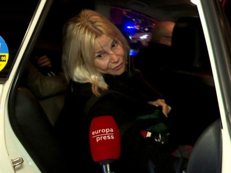 Eugenia Martínez de Irujo reaparece con una gran sonrisa tras la polémica