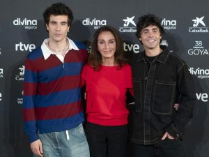 Ana Belén y 'Los Javis' (Javier Calvo y Javier Ambrossi), presentadores de los Goya 2024
