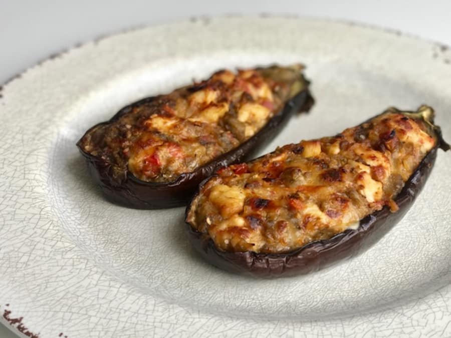 Da un toque distinto a tu cocina con esta receta de berenjenas rellenas que nunca antes habías visto