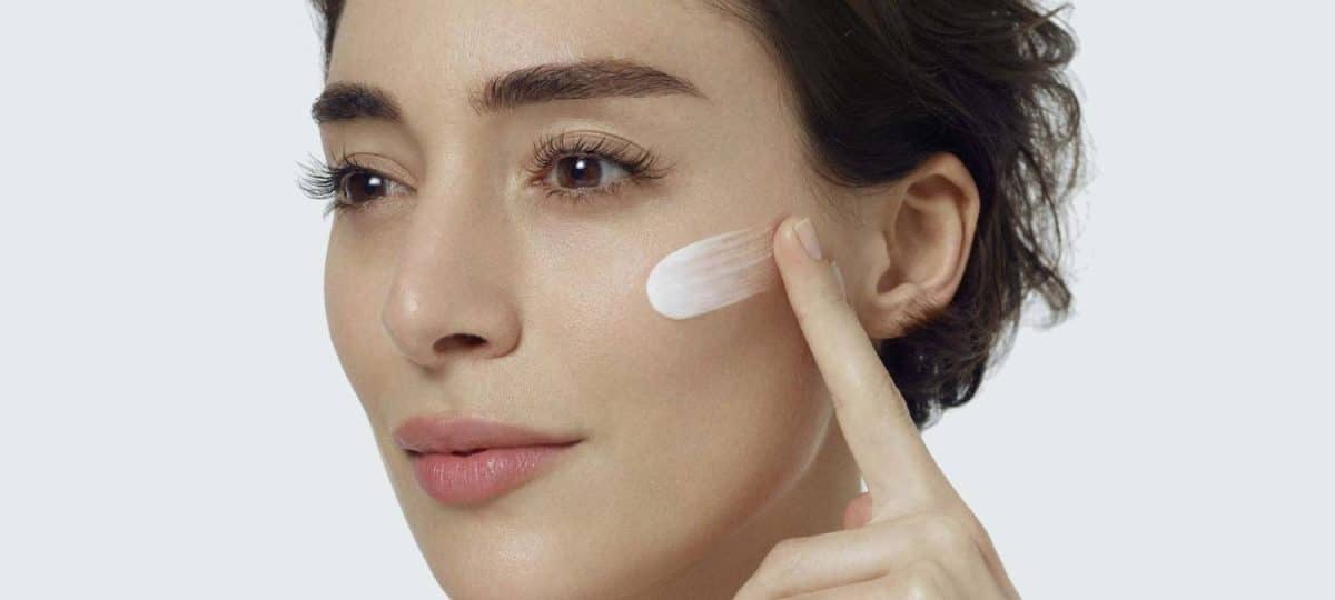 Elimina las manchas en el rostro con estos efectivos productos de belleza