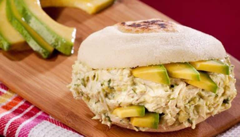 Descubre y aprende a hacer la ‘Reina Pepiada’ la arepa más querida por los venezolanos