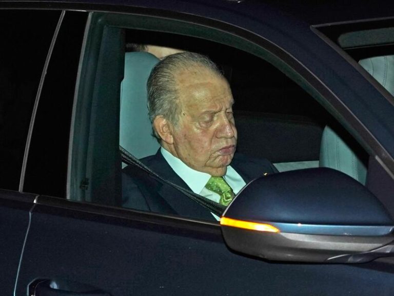 El Rey Juan Carlos cogió un avión tras la celebración íntima de la Princesa Leonor