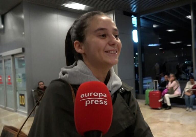 Victoria Federica regresa de Perú con una gran sonrisa