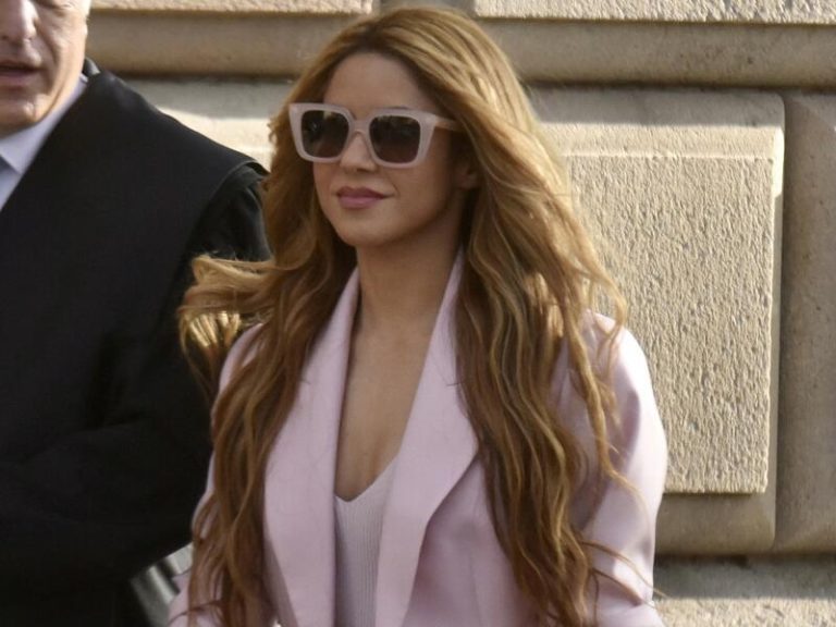 Shakira pacta con la Fiscalía y paga una multa multimillonaria