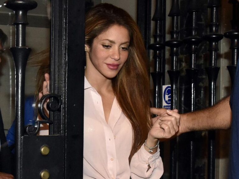 Shakira se oculta de la prensa antes de abandonar Barcelona