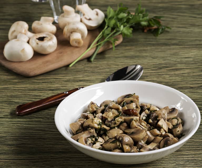 Receta de champiñones al ajillo, más que un simple acompañamiento
