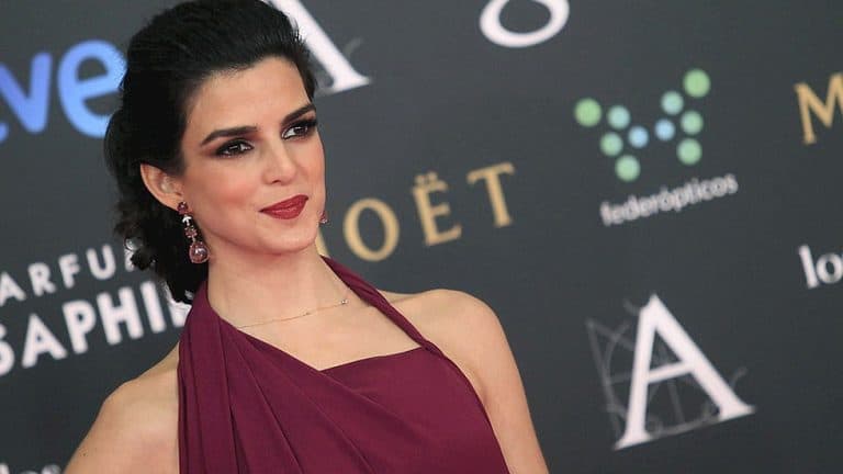 Clara Lago revela cómo mantiene su cabello impecable con una técnica de lavado perfecta