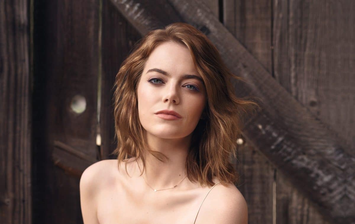 Descubre el fascinante estilo 'Clean Girl' de Emma Stone que cautiva y enamora con elegancia única