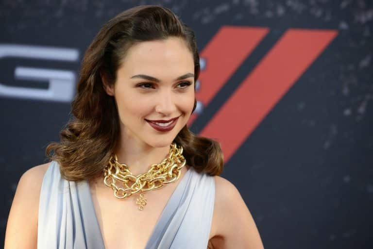Radiante bajo presión: Gal Gadot y su manejo de brotes en la piel