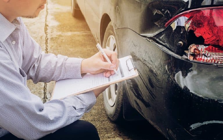 ¿Quién paga las indemnizaciones en los accidentes de coche?
