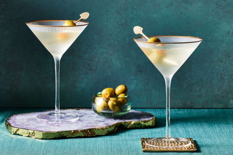 Un brindis a la elegancia: aprende a preparar un auténtico Dry Martini como los de Bond, James Bond
