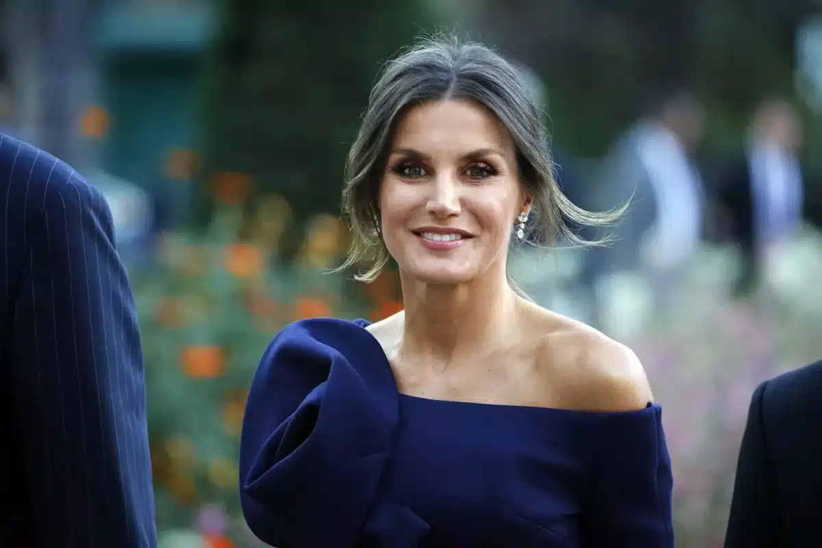 La Reina Letizia contrata a una maquilladora por 7 euros 