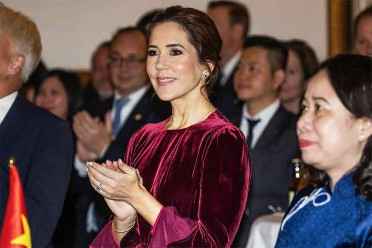 El mensaje tras el estilismo de Mary de Dinamarca en su reaparición pública