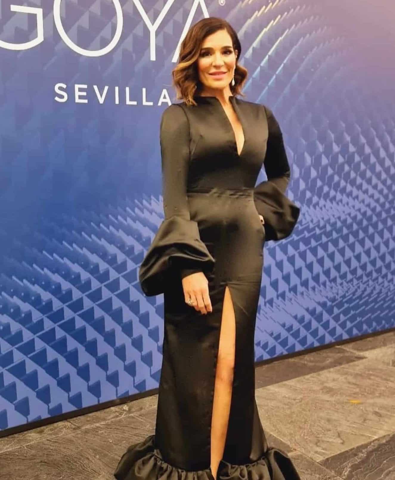 Raquel Bollo conquista a las cincuentonas con un vestido muy sexy