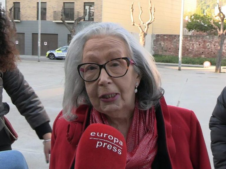 La madre de Itziar Castro, Lucía Rivadulla, se despide de su hija rota de dolor