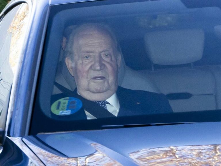 El Rey Juan Carlos aterriza en Madrid