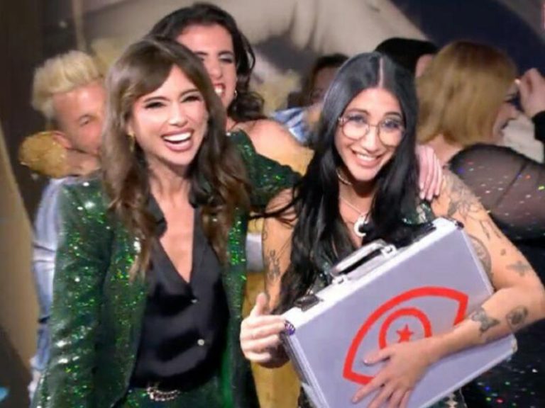 Naomi se hace con el maletín de Gran Hermano VIP