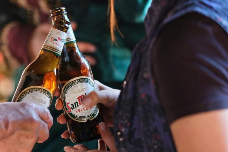 Cervezas y amigos, la combinación perfecta según el 73% de los españoles