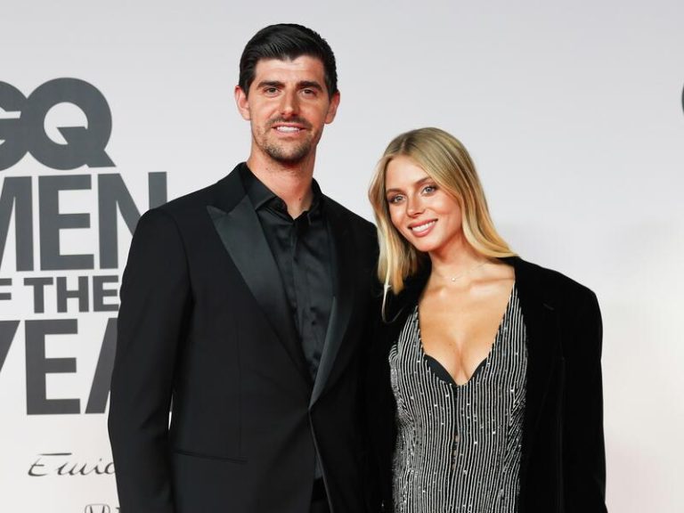 Thibaut Courtois y Mishel Gerzig se dejan ver de la mano en el aeropuerto