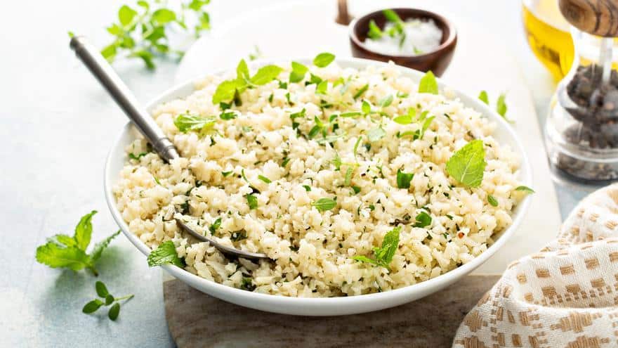 Receta de arroz de coliflor o colirroz: bajo en calorías pero sin perder un ápice de sabor