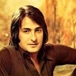 El vocalista valenciano Nino Bravo falleció el 16 de abril de 1973, cuando contaba tan solo con 28 años y tenía ante él un esplendoroso horizonte de éxito gracias a una voz tan portentosa como versátil