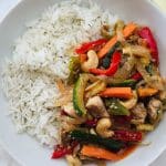 WOK DE VERDURAS, POLLO, ANACARDOS Y ARROZ THAI