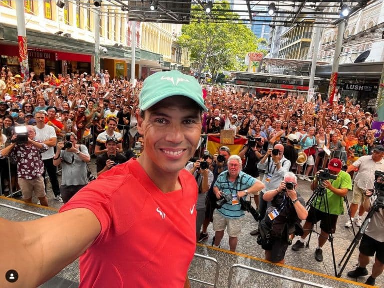 Rafa Nadal reaparece en Australia bajo la mirada de un aficionado muy especial 