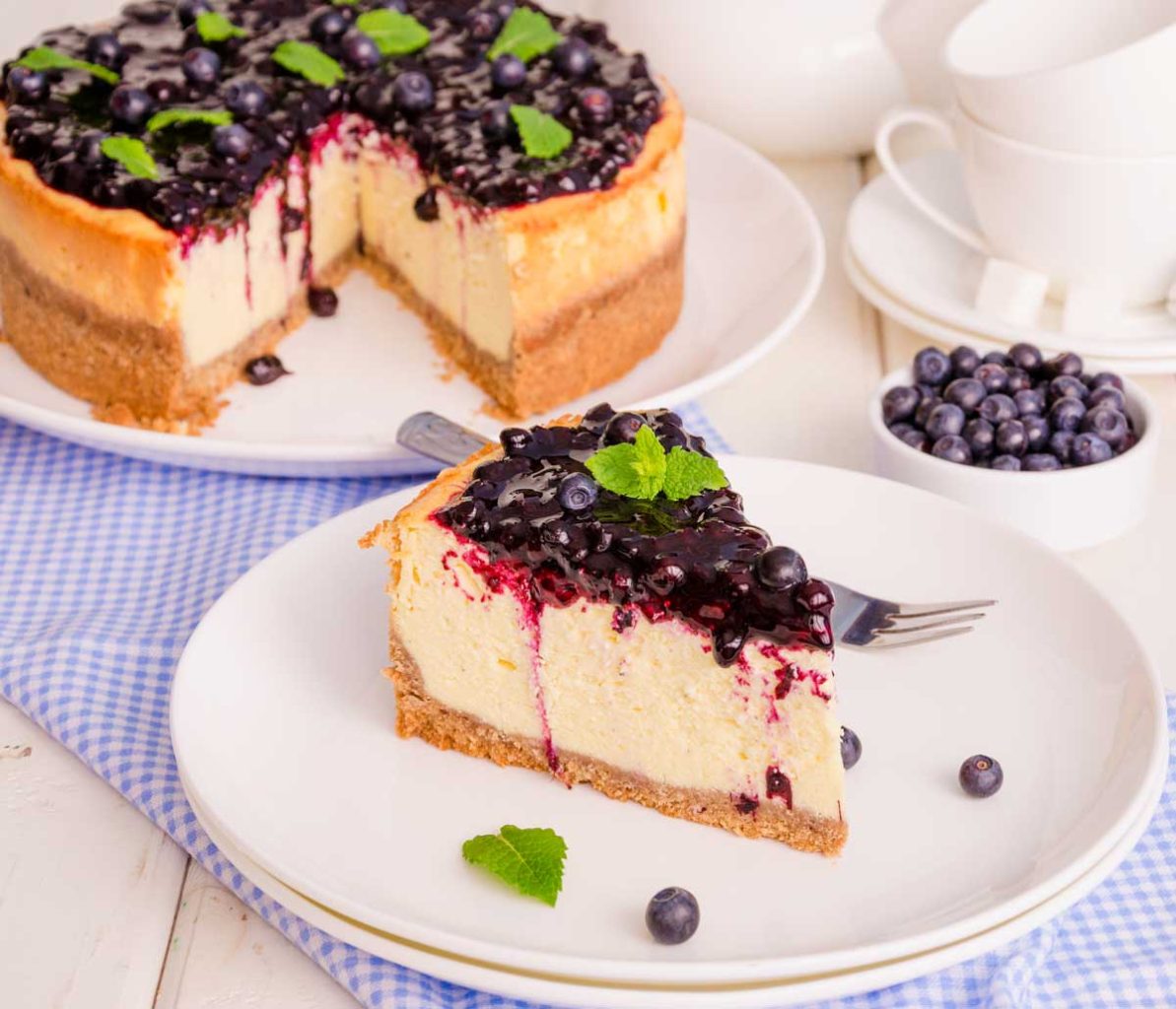 El delicioso encanto navideño de la tarta de queso con arándanos, te enseñamos a hacerla paso a paso