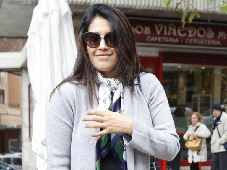 Gabriela Guillén llega a su casa con su hijo recién nacido
