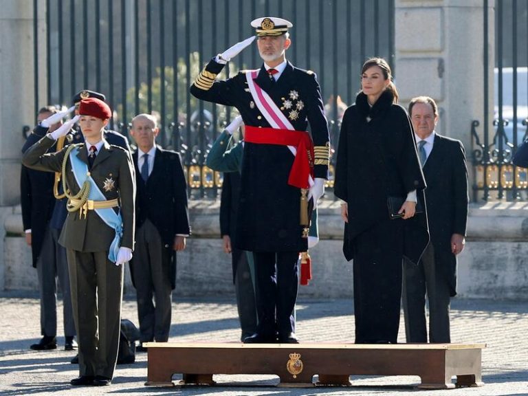 La Reina Letizia apuesta por un look sobrio, pero elegante, en la Pascua Militar