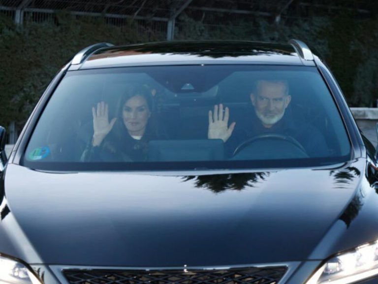 Reunión familiar en casa de Jesús Ortiz para tomar el tradicional roscón de Reyes