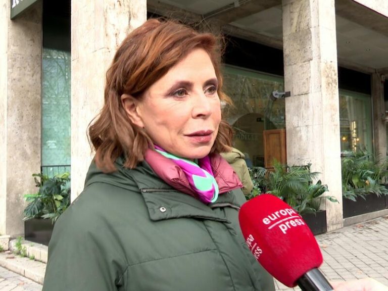 Ágatha Ruiz de la Prada responde a los ataques de Carmen Lomana: «Cuando yo tenía 20 años, ella ya era una señora mayor»