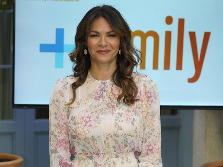 Fabiola Martínez, pillada en actitud cómplice con un atractivo amigo en la noche madrileña. ¿Ilusionada en el amor?
