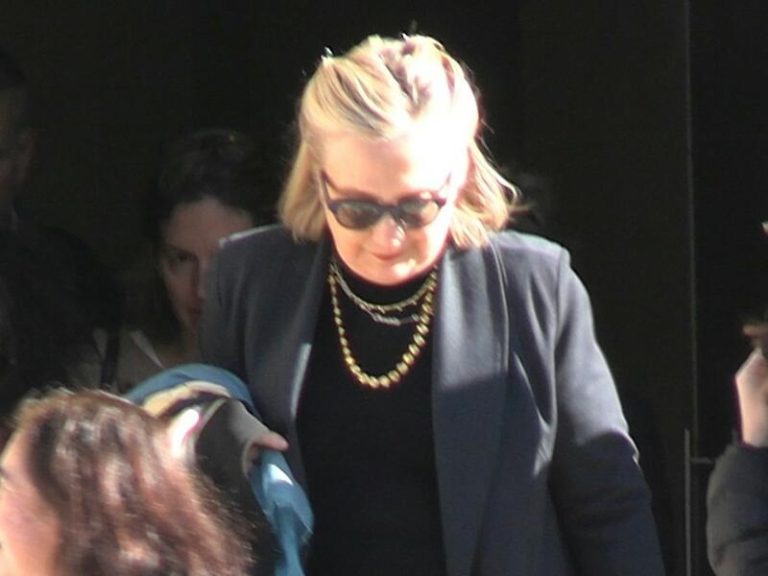 Hillary Clinton disfruta de Sevilla como una turista más