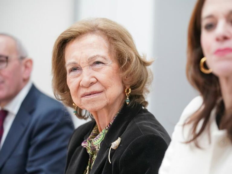 La Reina Sofía visita el Banco de Alimentos de Vitoria