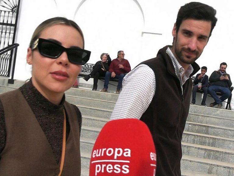 Sergio Rico y Alba Silva vuelven a El Rocío