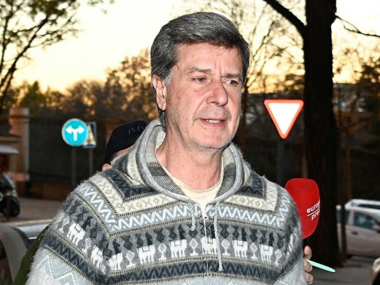 Cayetano Martínez de Irujo explota en defensa de Genoveva Casanova