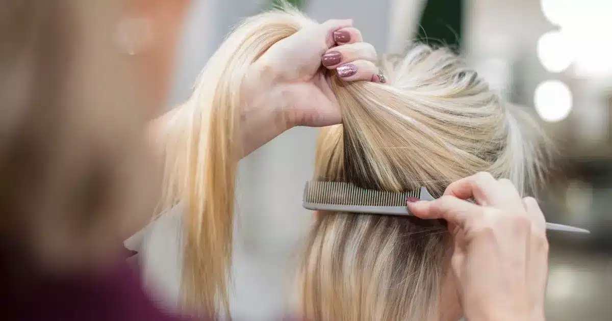 UN CORTE DE CABELLO REGULAR