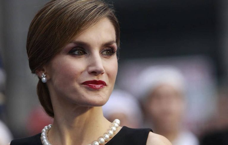 La Reina Letizia contrata a una maquilladora por 7 euros 