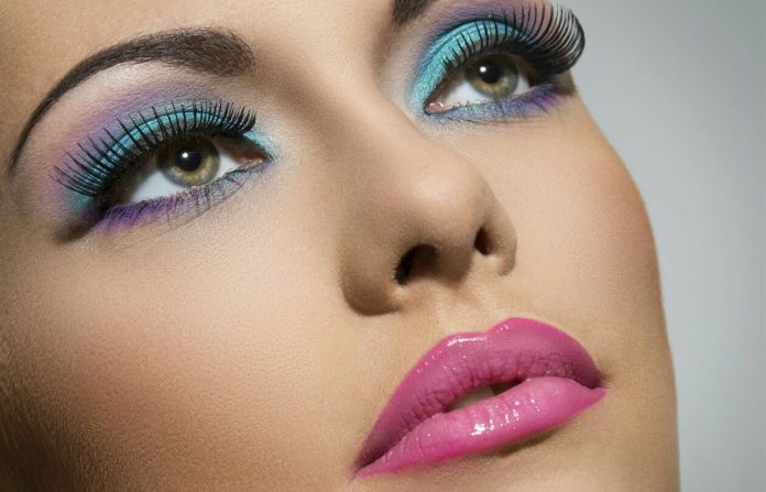 Maquillaje Exprés: 7 Trucos para Lucir Fabulosa en Tiempo Récord