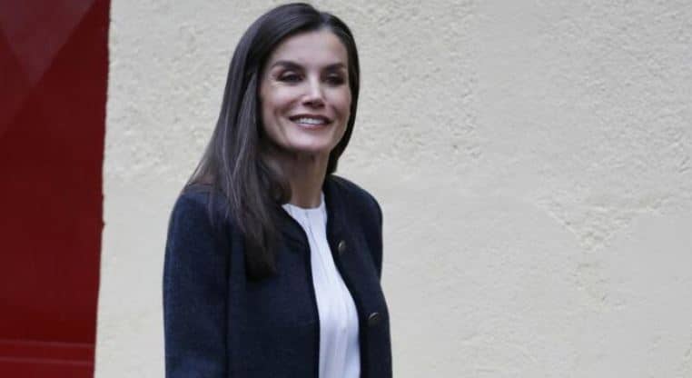 El percance que ha tenido la reina Letizia en pleno acto público: saltan las alarmas