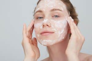5 errores de cuidado de piel que podrían estar saboteando tu belleza