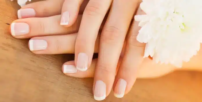 ¿Uñas débiles? 5 soluciones efectivas para manos de ensueño