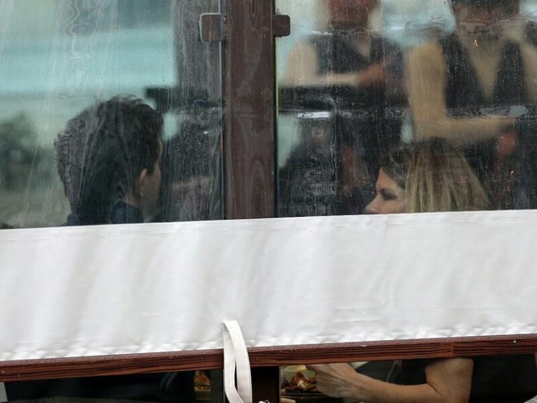 Makoke aprovecha el viernes para disfrutar de una comida romántica con su pareja