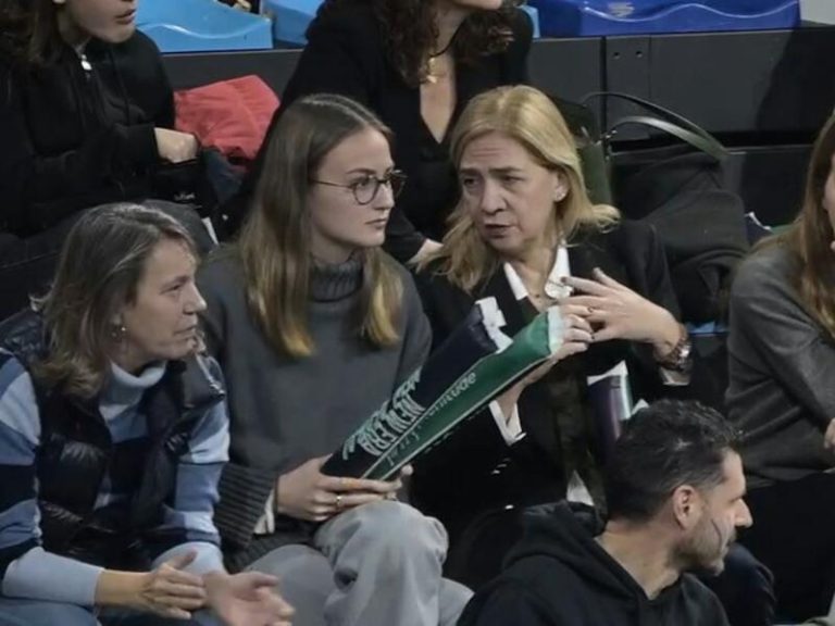 La infanta Cristina juega con su alianza tras la retirada de escoltas a Iñaki Urdangarín