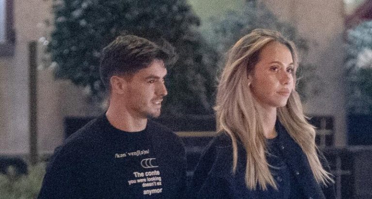Brahim Díaz pasea junto a Luz Méndez de lo más enamorado por Madrid