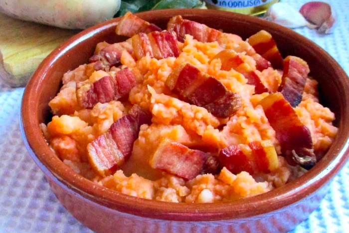 Patatas revolconas de Ávila, tradición y sabor en un plato