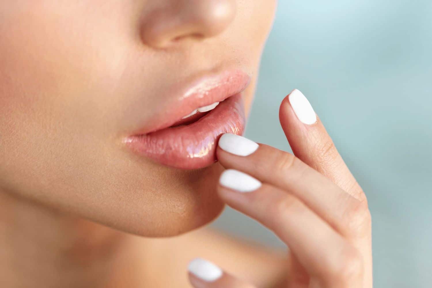 EXFOLIACIÓN NATURAL  E HIDRATACIÓN: EL PRIMER PASO HACIA UNOS LABIOS SEDOSOS