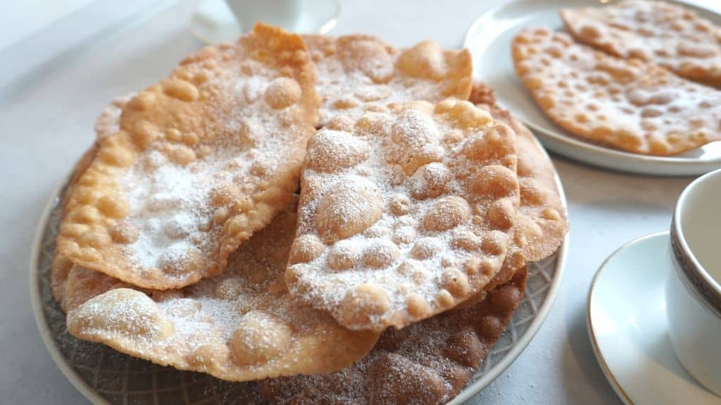 Orejas u hojuelas de Carnaval, un postre delicioso y tradicional en estas fechas